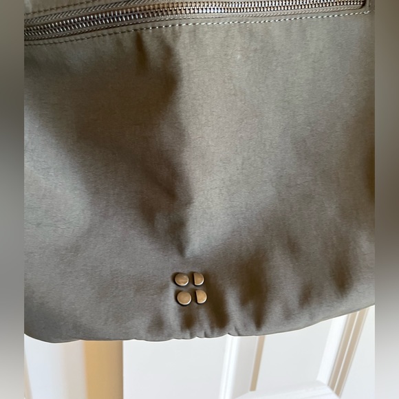 Sweaty Betty Crossbody bag, large. Olive, NWT - Picture 3 of 12